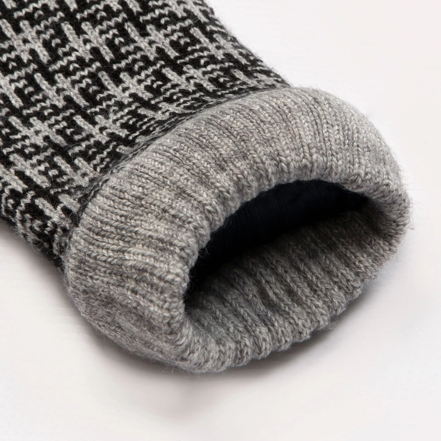 Women’s Jacquard Knitted Gloves With Hash Symbol Pattern 11 Women’s Jacquard Knitted Gloves With Hash Symbol Pattern - Image 11