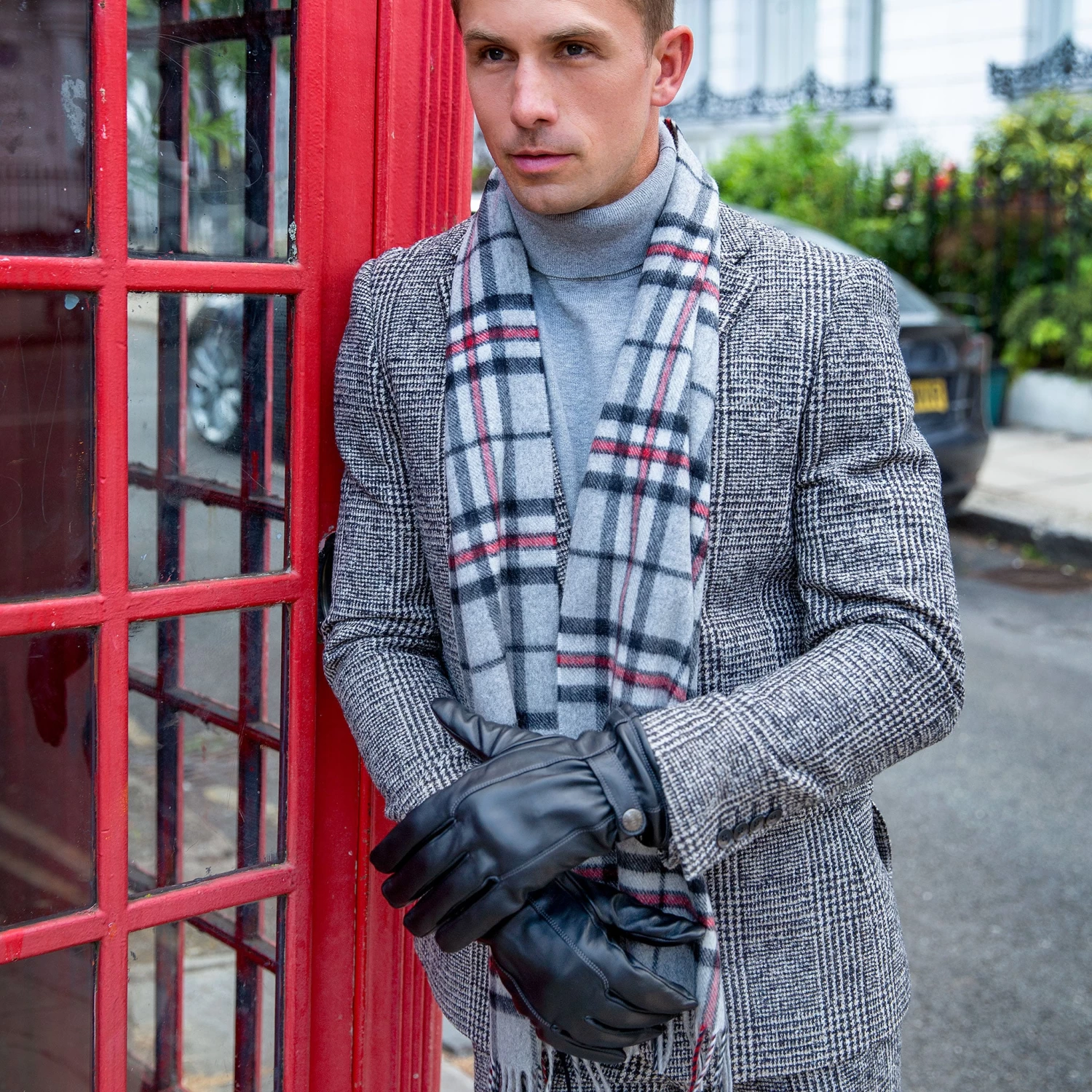 Men’s Touchscreen Lined Leather Gloves With Contrast Stitching 12 Men’s Touchscreen Lined Leather Gloves With Contrast Stitching - Image 12