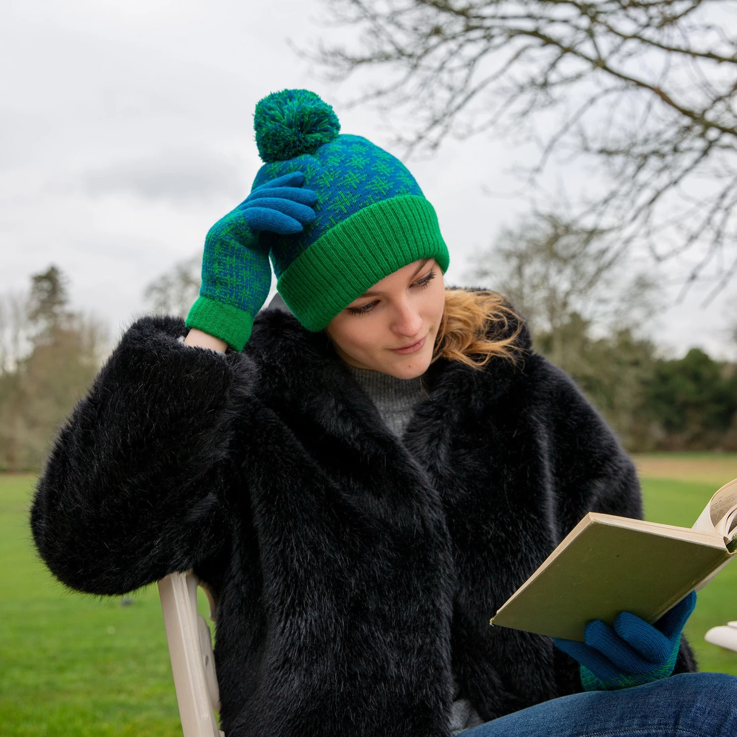 Women’s Jacquard Knitted Gloves With Hash Symbol Pattern 14 Women’s Jacquard Knitted Gloves With Hash Symbol Pattern - Image 14