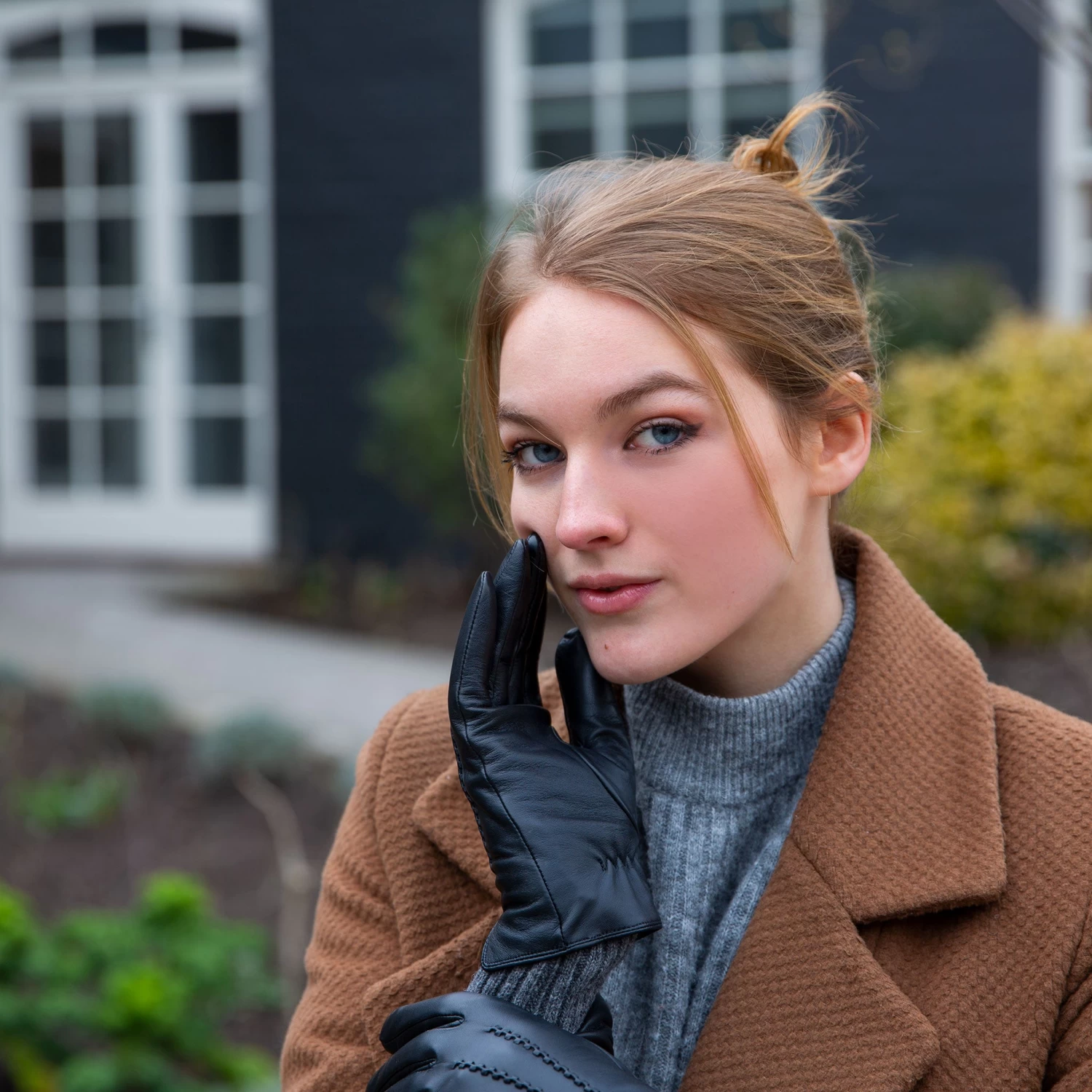 Women’s Three-Point Wool Blend-Lined Leather Gloves With Knitted Cuffs 3 Women’s Three-Point Wool Blend-Lined Leather Gloves With Knitted Cuffs - Image 3