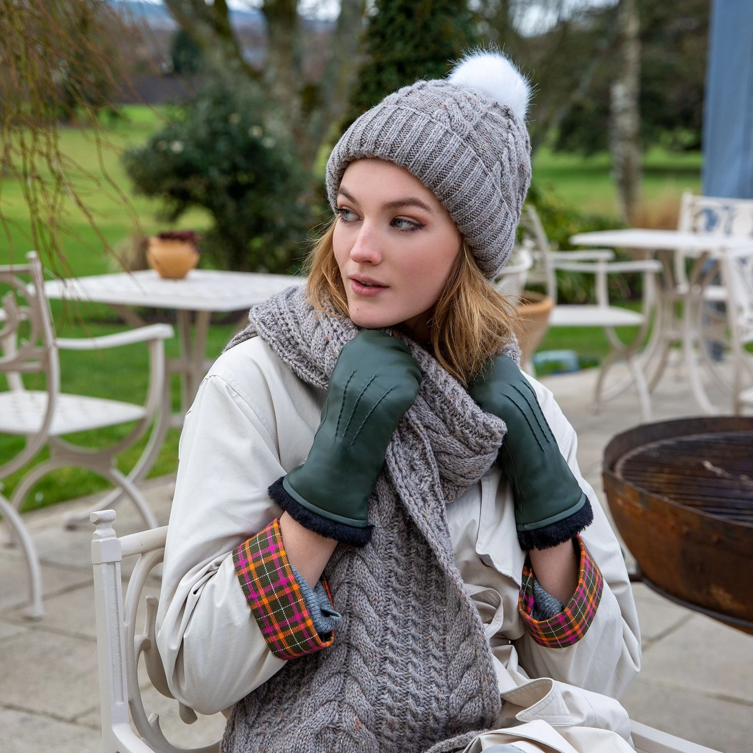 Women’s Three-Point Faux Fur-Lined Leather Mittens 4 Women’s Three-Point Faux Fur-Lined Leather Mittens - Image 4